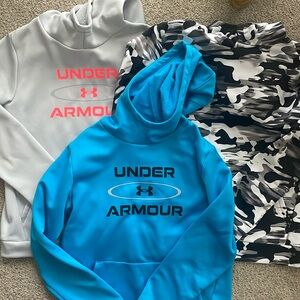 Lot of Under Armour sweatshirts